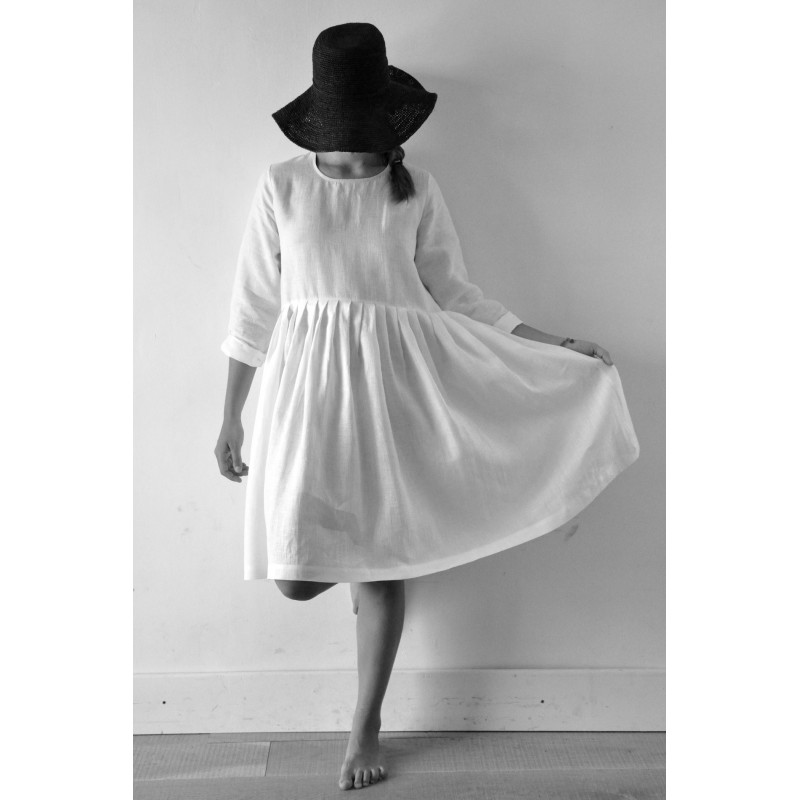 Uniform pleated long sleeves dress, white linen