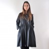 Robe à plis manches longues, lainage gris sombre