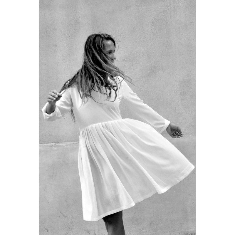 Pleated dress,  long sleeves, white silk