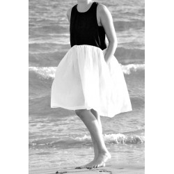 Bicolor pleated dress, sleeveless, black and white linen