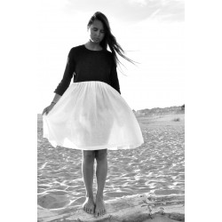 Bicolor pleated dress, long sleeves, black and white linen