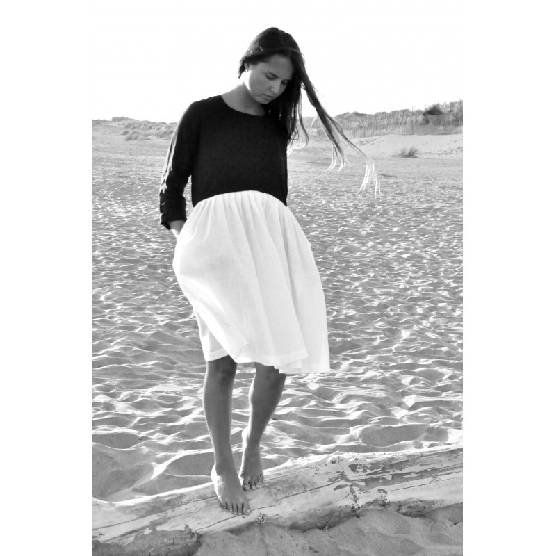 Bicolor pleated dress, long sleeves, black and white linen