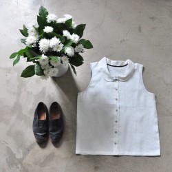 Sleeveless shirt, white linen