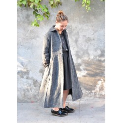 Pleated coat, curly wool drap