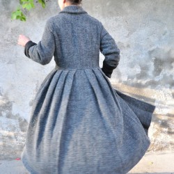 Manteau à plis, drap bouclé