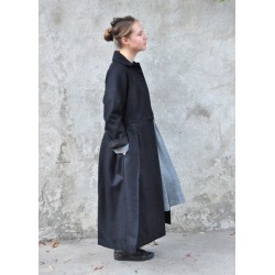 Pleated coat, black wool drap