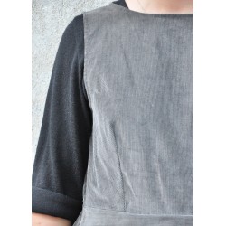 Robe à plis, velours gris