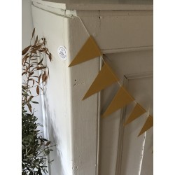 Garland Flags, gold