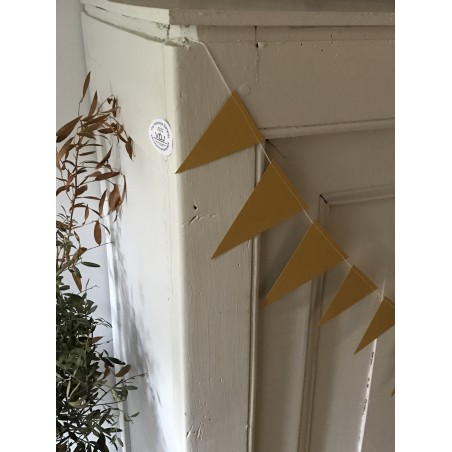 Garland Flags, gold