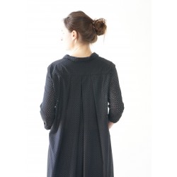 Robe-chemise à plis manches longues, coton ajouré noir