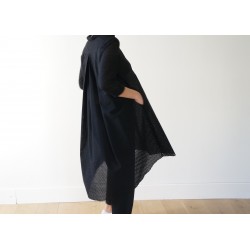 Robe-chemise à plis manches longues, coton ajouré noir