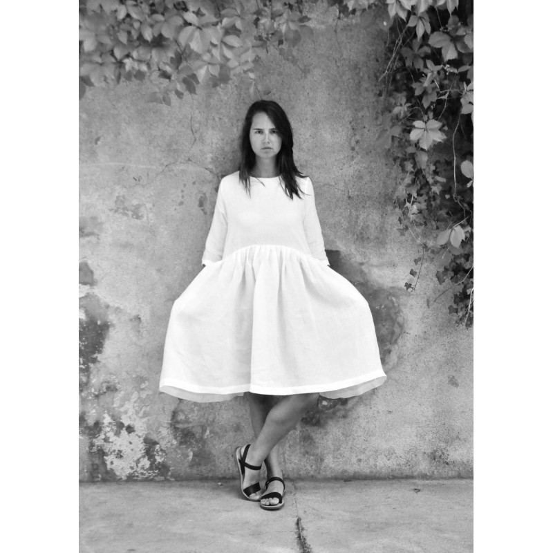 Pleated dress,  3/4 sleeves, white linen