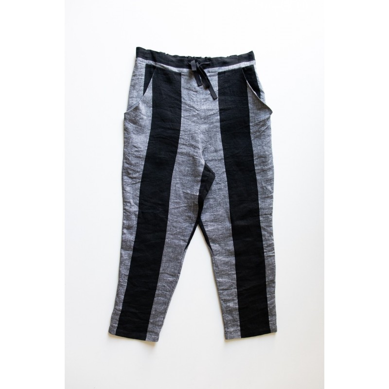 Pockets trousers, black stripes linen