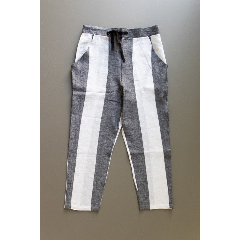 Pockets trousers, white stripes linen