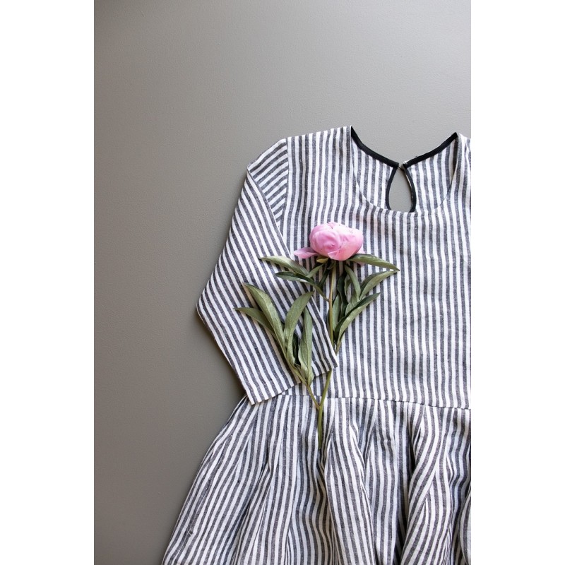 Pleated dress,  3/4 sleeves, light stripes linen