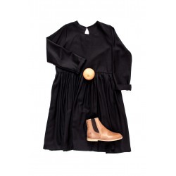 Pleated dress,  long sleeves, black flannel