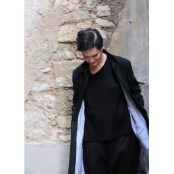 Manteau évasé, jean noir