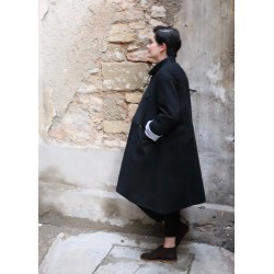 Manteau évasé, jean noir