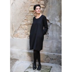 Robe évasée manches longues, col profond, flanelle noire