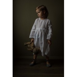 Pleated dress,  long sleeves, white linen