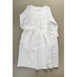 Long sleeves pleated dress, white linen