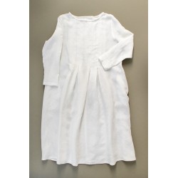 Long sleeves pleated dress, white linen