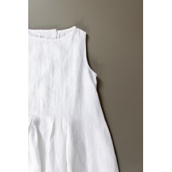 Sleeveless pleated dress, white linen