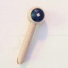 Pince en bois, cercle bleu