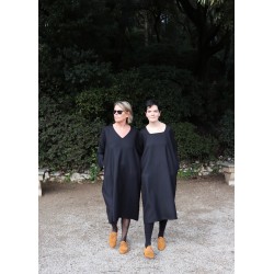 Long dress, long sleeves, squared neck, black flannel