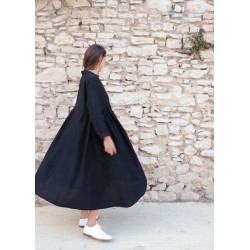 Long pleated dress, black linen