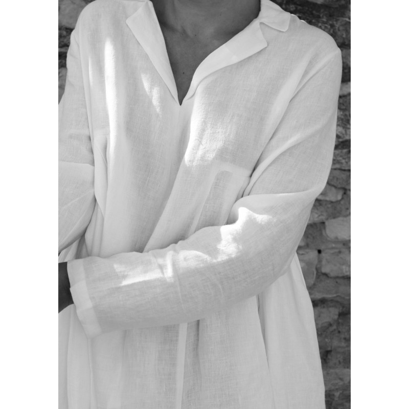 Long pleated dress, white linen