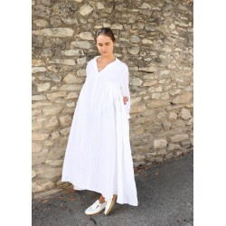 Robe longue à plis, lin blanc