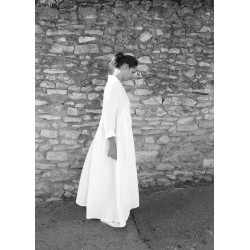 Long pleated dress, white linen