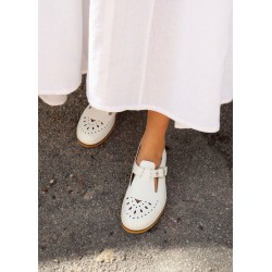 Long pleated dress, white linen