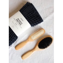 Hair brush, wooden pins