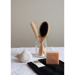 Oval hair brush