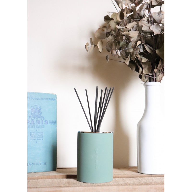 Room diffuser, pine tree and oak leaf