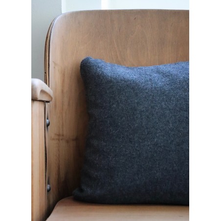 Coussin en alpaga gris sombre