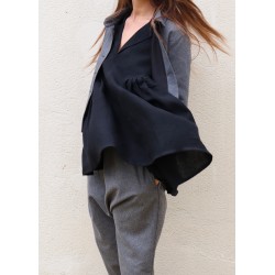 Pleated blouse, black linen