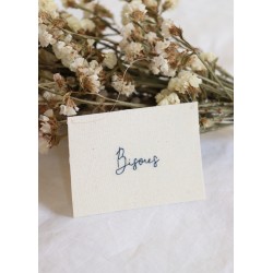 Embroided words "Bisous"