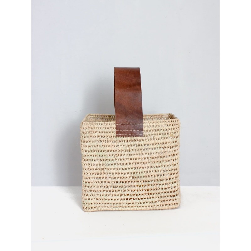 Squared basket with large handle in brown leather