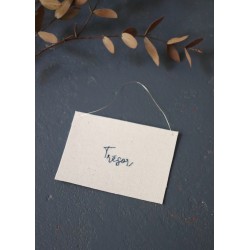 Embroided words "Trésor"