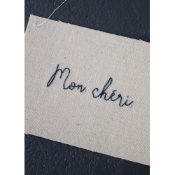 Embroided words "Mon chéri"