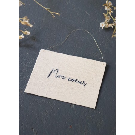 Embroided words "Mon coeur"