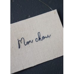 Embroided words "Mon chou"