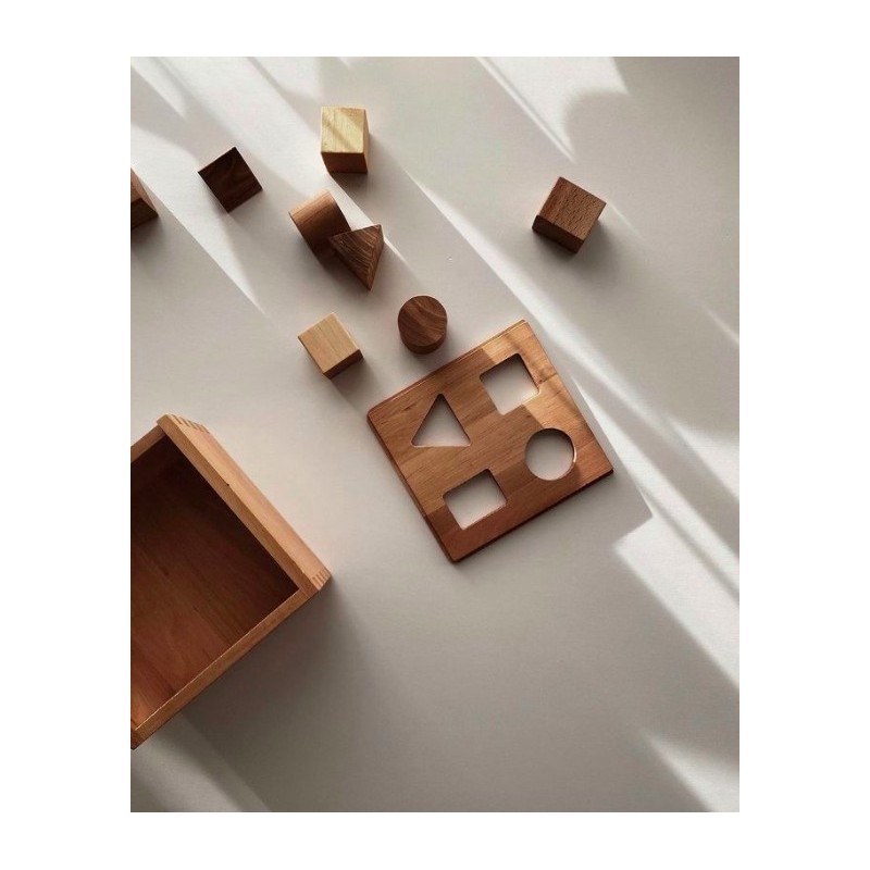 Natural shape sorter box