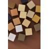 Cubes en bois, teintes de peaux