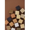 Cubes en bois, teintes de peaux