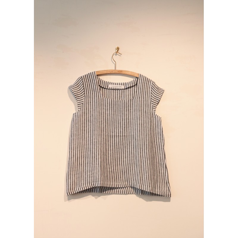 Short sleeves blouse squared neck, light stripes linen