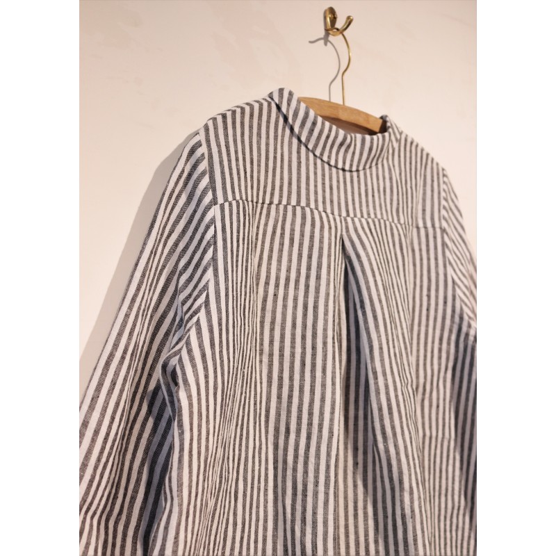 Pleated shirt, light stripes linen